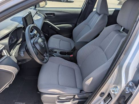Used 2025 Toyota Corolla Cross AWD Hybrid image 2