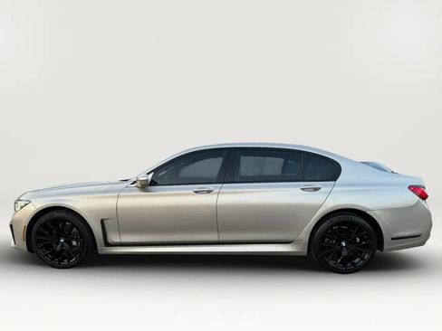 Used 2022 BMW 740i w/ Luxury Rear Seating Package RWD image 7