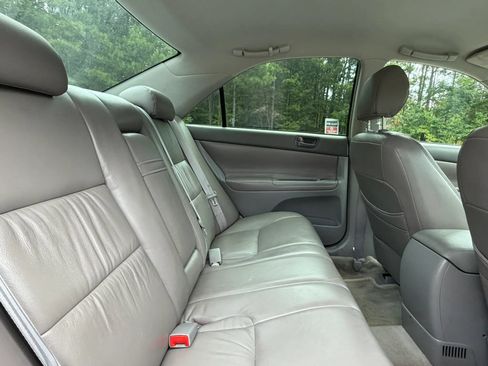 Used 2004 Toyota Camry LE FWD image 19