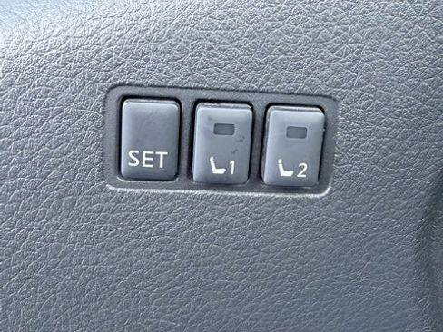 Used 2017 Nissan Rogue SL w/ SL Premium Package image 24