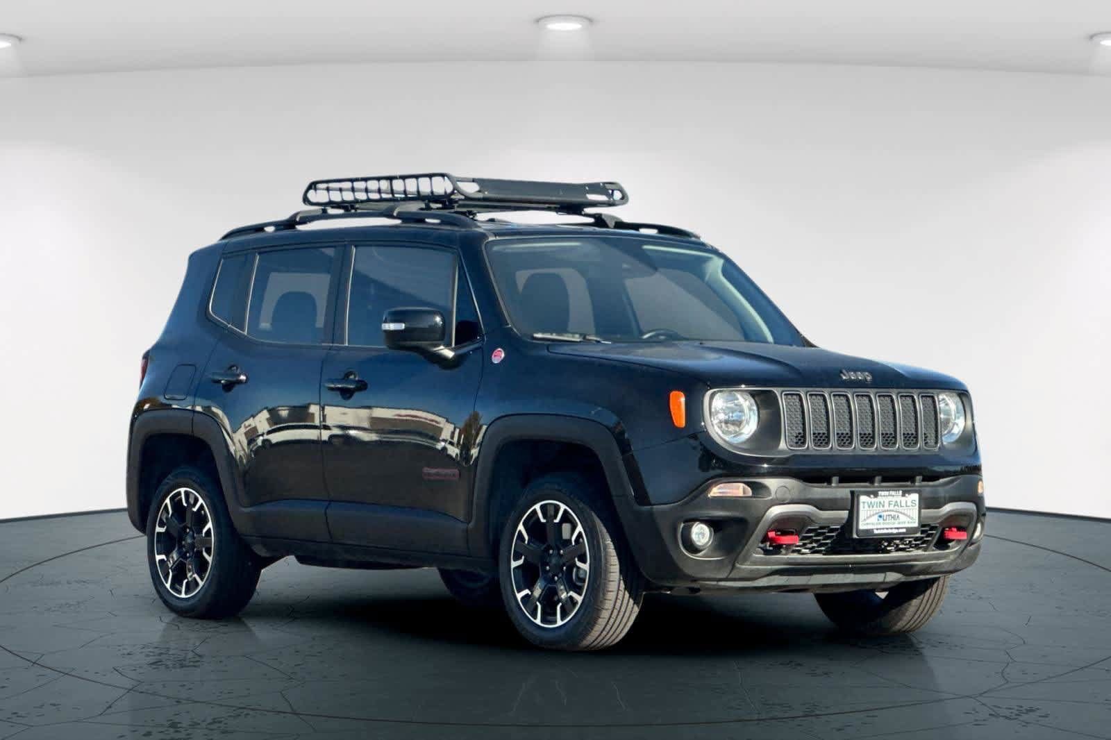 Used 2023 Jeep Renegade Trailhawk w/ Trailhawk Elite Group AWD/4WD image 5