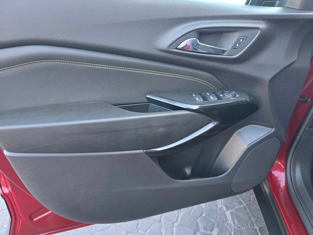 Used 2025 Chevrolet Trax LT FWD image 10