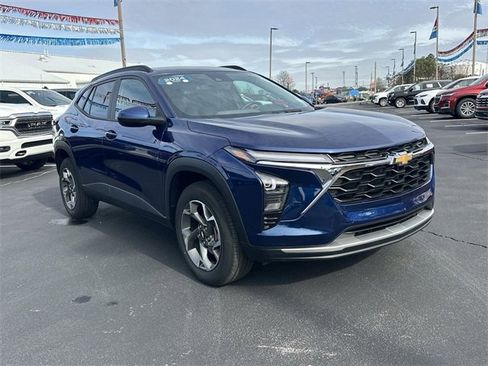 Certified 2024 Chevrolet Trax LT w/ LT Convenience Package image 2