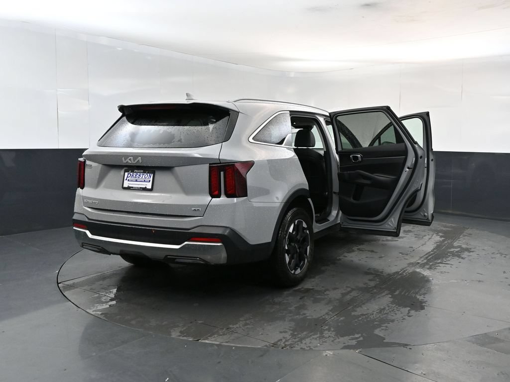 Certified 2024 Kia Sorento S w/ Panoramic Sunroof Package AWD/4WD image 29