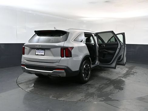 Used 2024 Kia Sorento S w/ Panoramic Sunroof Package AWD/4WD image 29