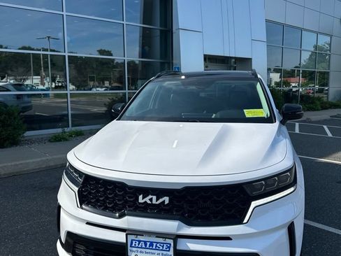 Used 2023 Kia Sorento SX AWD/4WD image 2