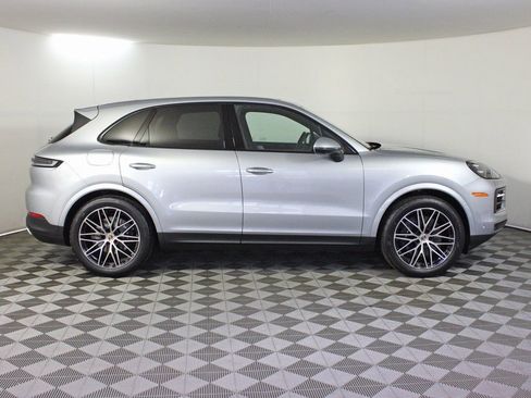 Certified 2025 Porsche Cayenne AWD/4WD image 8