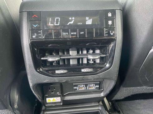 Used 2023 Jeep Grand Cherokee L Limited image 21