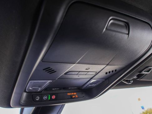 Used 2025 Chevrolet Blazer RS FWD image 19