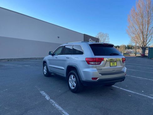 Used 2011 Jeep Grand Cherokee Laredo AWD/4WD image 3