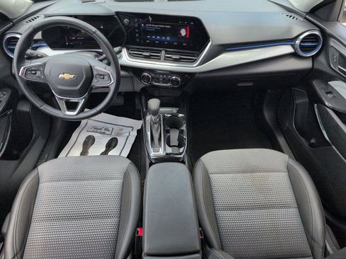 Used 2025 Chevrolet Trax LT w/ LT Convenience Package FWD image 25