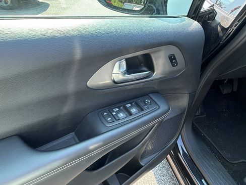 Used 2025 Chrysler Pacifica Select FWD image 15