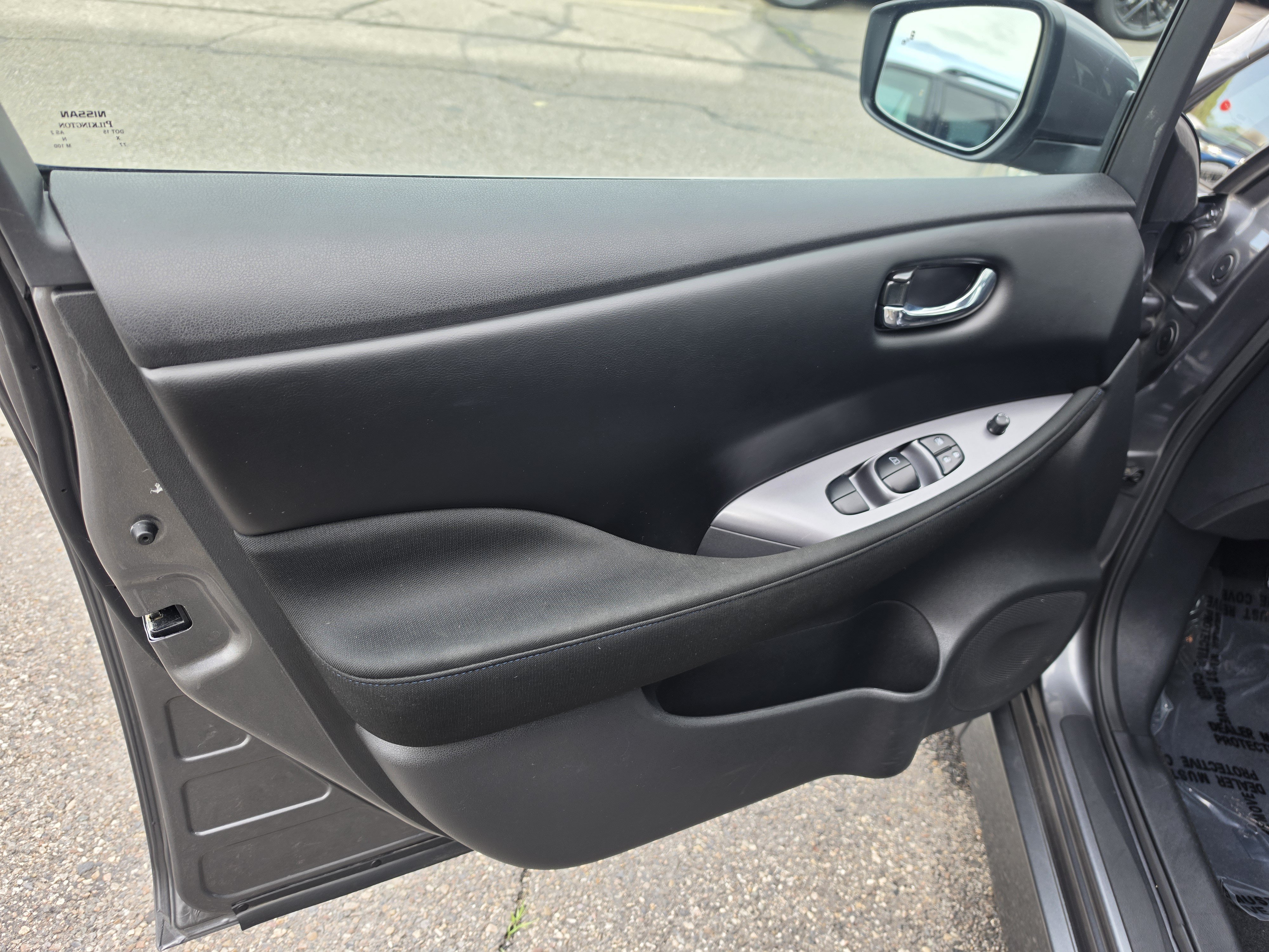 Used 2025 Nissan Leaf S FWD image 13