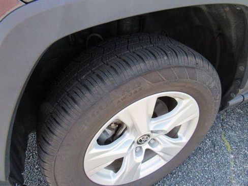 Used 2021 Toyota RAV4 XLE FWD image 8