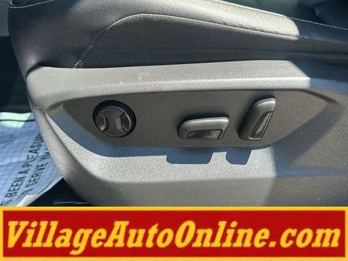Used 2018 Volkswagen Tiguan SEL AWD/4WD image 13
