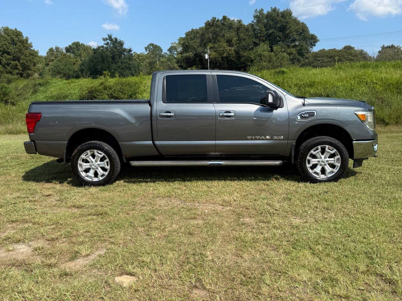 Used 2017 Nissan Titan SV AWD/4WD image 6