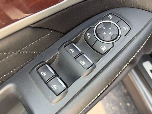 Used 2018 Ford Explorer Platinum AWD/4WD image 19