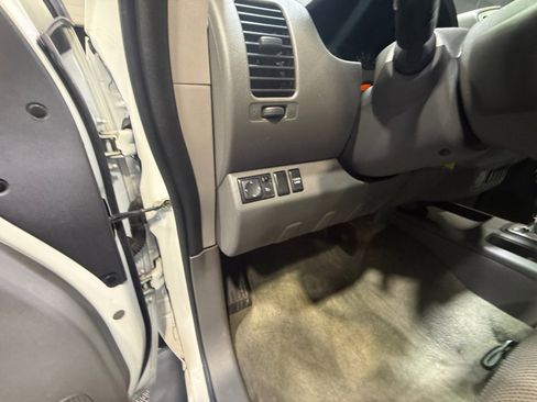 Used 2018 Nissan Frontier SV w/ Value Truck Package RWD image 12