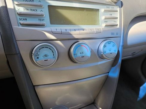 Used 2007 Toyota Camry LE image 19