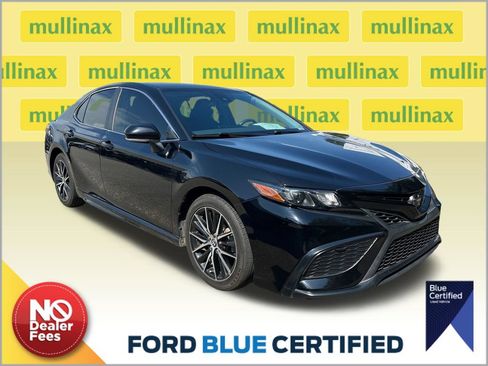 Used 2022 Toyota Camry SE FWD image 1
