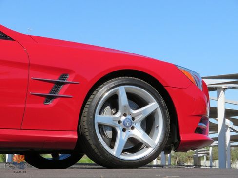 Used 2013 Mercedes-Benz SL 550 image 4