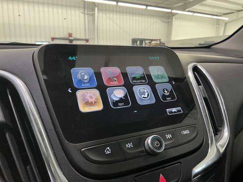 Used 2018 Chevrolet Equinox LT w/ Sun & Infotainment Package image 9