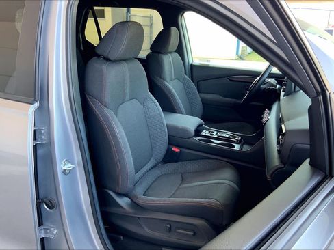 Used 2025 Honda Pilot Sport image 9