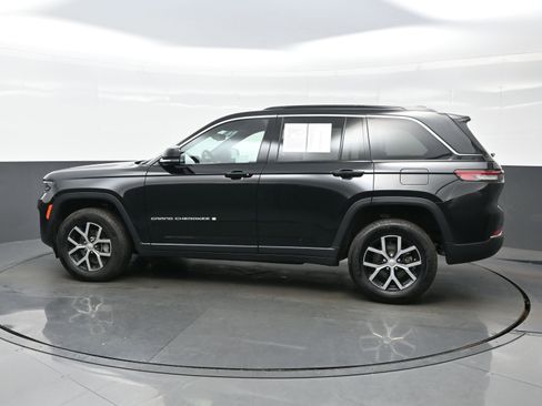 Used 2024 Jeep Grand Cherokee Limited image 3