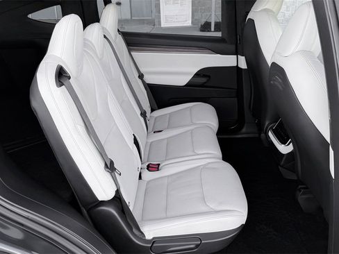 Used 2022 Tesla Model X image 28