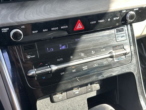 Certified 2024 Kia Carnival EX FWD image 16