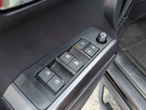 Used 2023 Toyota Tacoma TRD Sport w/ Black Out Package (TMS) image 11