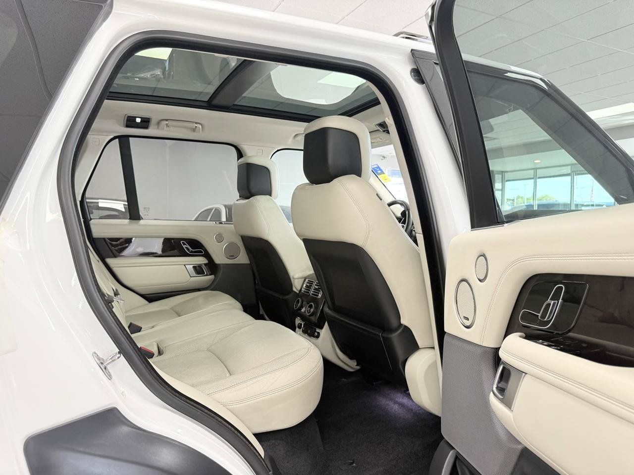 Used 2019 Land Rover Range Rover HSE AWD/4WD image 15