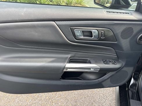 Used 2024 Ford Mustang Premium image 18