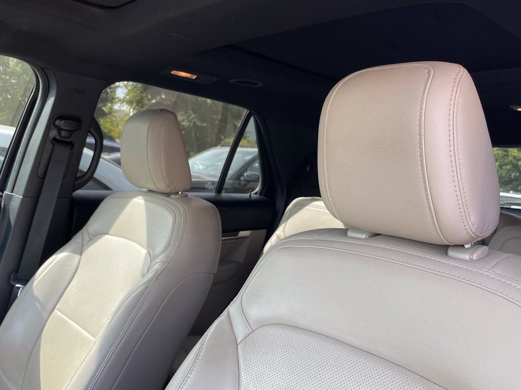 Used 2018 Ford Explorer Limited w/ Equipment Group 301A FWD image 21