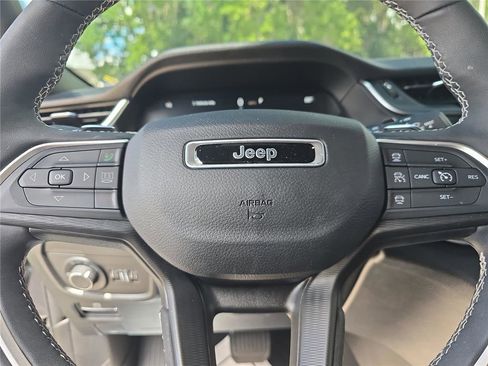 Used 2024 Jeep Grand Cherokee Altitude AWD/4WD image 24