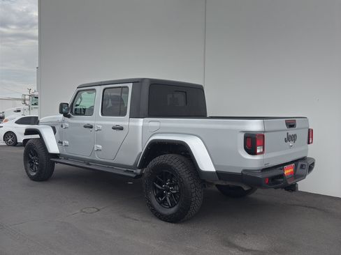Certified 2022 Jeep Gladiator Sport image 6