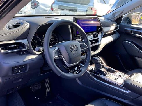 New 2026 Toyota Highlander Limited AWD/4WD image 8
