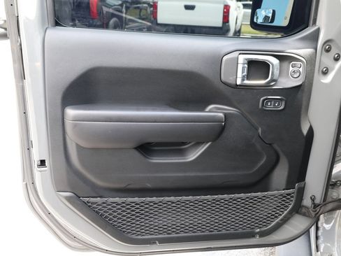 Used 2021 Jeep Wrangler Sport AWD/4WD image 10