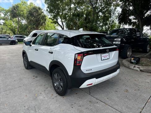 Used 2025 Nissan Kicks S FWD image 9