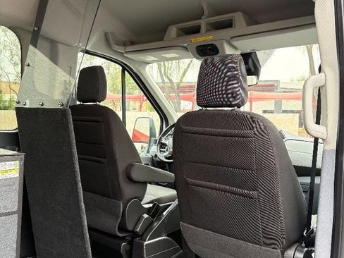 Used 2019 Ford Transit 150 XLT image 31