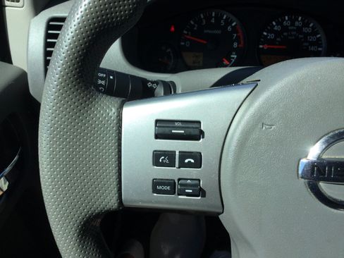 Used 2018 Nissan Frontier SV AWD/4WD image 14