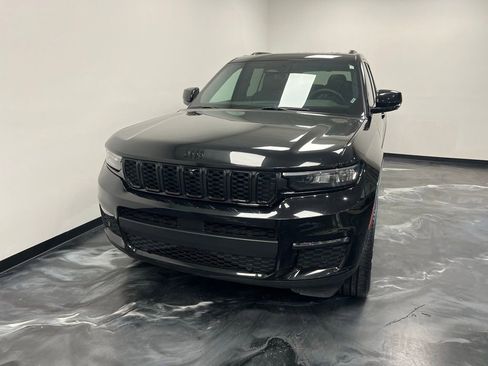 Used 2024 Jeep Grand Cherokee L Limited w/ Luxury Tech Group II image 3