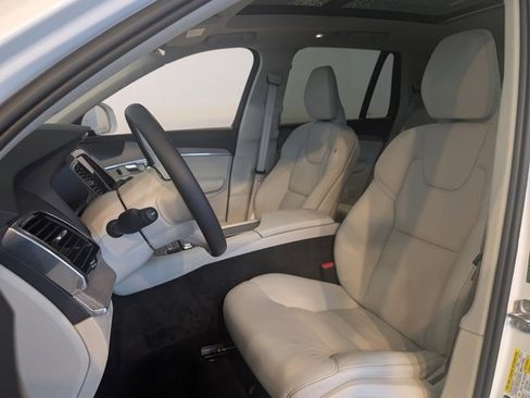 Used 2023 Volvo XC90 B6 Plus w/ Protection Package Premier image 10