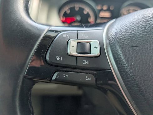 Used 2015 Volkswagen Golf TDI S image 16