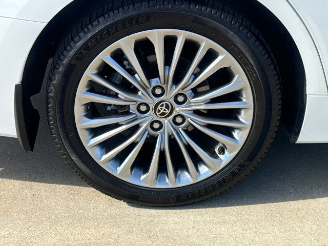 Used 2022 Toyota Avalon Limited w/ Advanced Safety Package FWD image 9