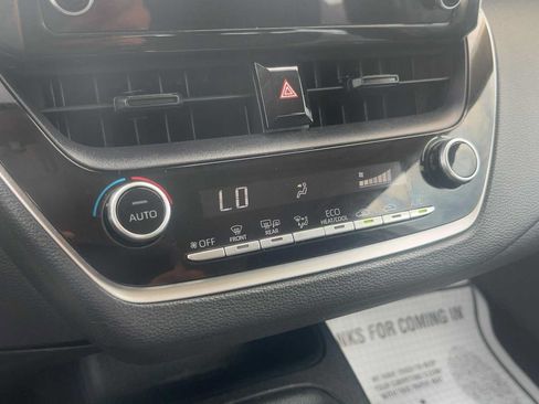 Used 2020 Toyota Corolla LE FWD image 30