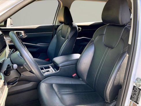 Used 2025 Kia Sorento S w/ Panoramic Sunroof Package FWD image 21