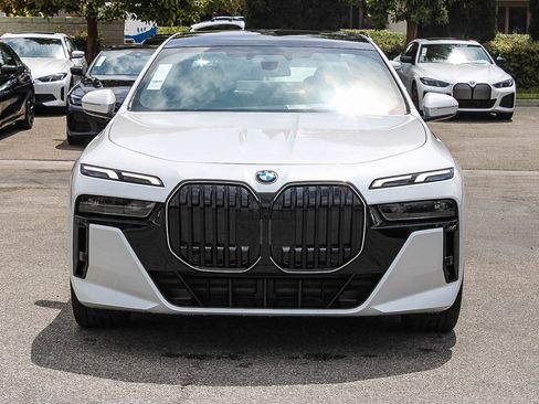 New 2026 BMW 740i RWD image 2