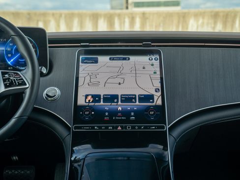 Certified 2023 Mercedes-Benz EQE 500 4MATIC Sedan image 19