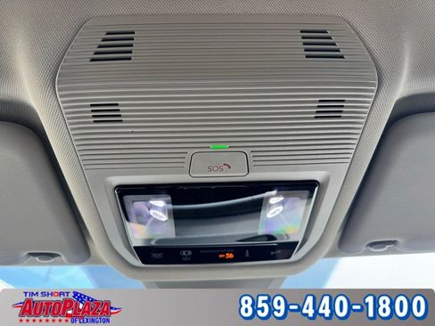 Used 2025 Volkswagen Atlas SE AWD/4WD image 32